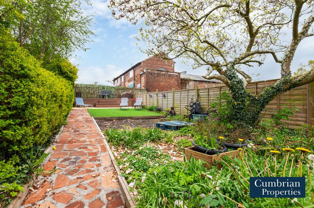 Property photo 2 of 22 Garden