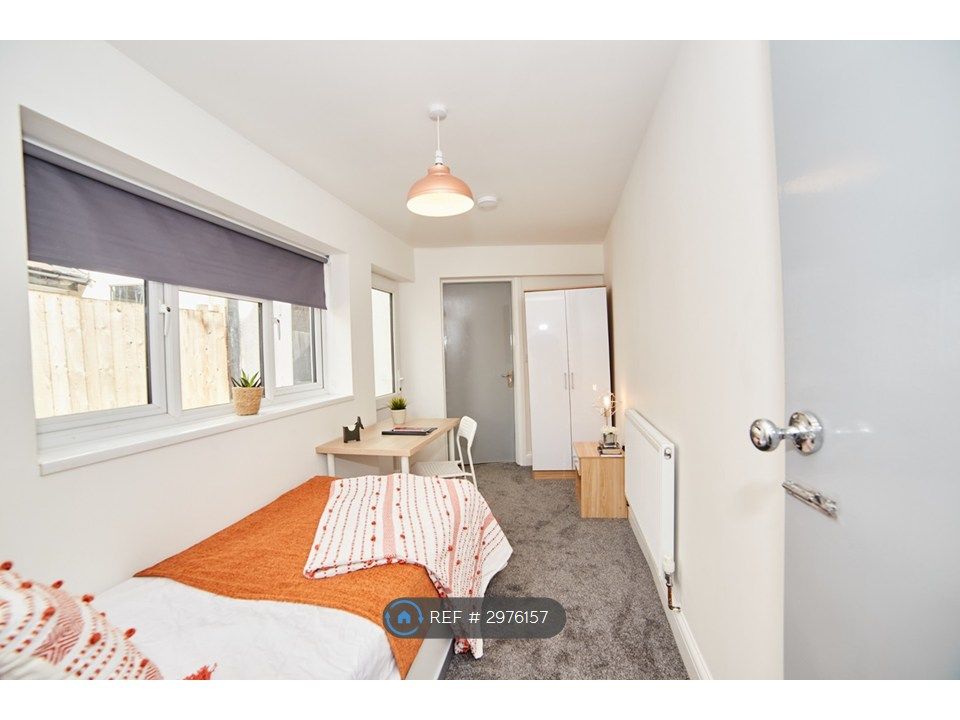 Property photo 2 of 15 Room 2