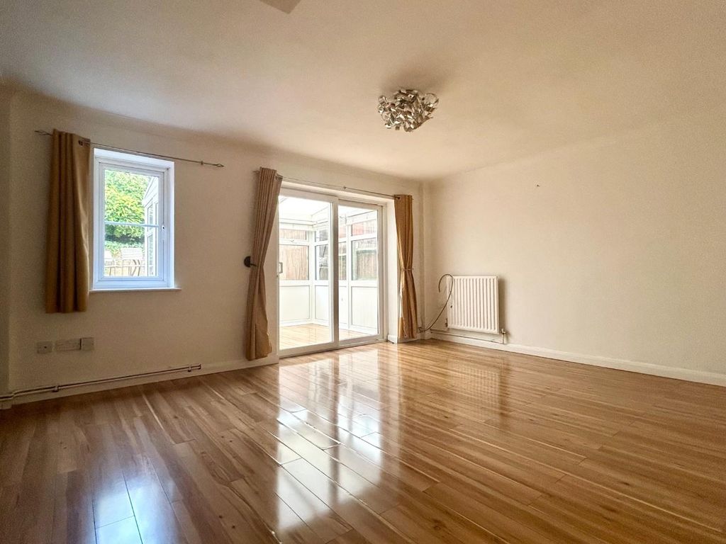 Property photo 2 of 11 Living Room.Jpg