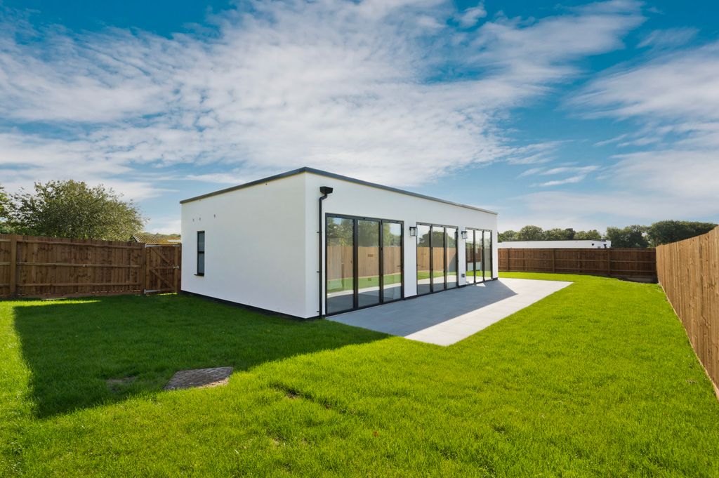 Property photo 2 of 17 Picture No. 06