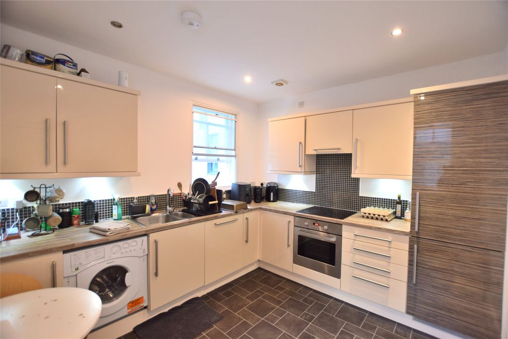 Property photo 2 of 7 Kitchen