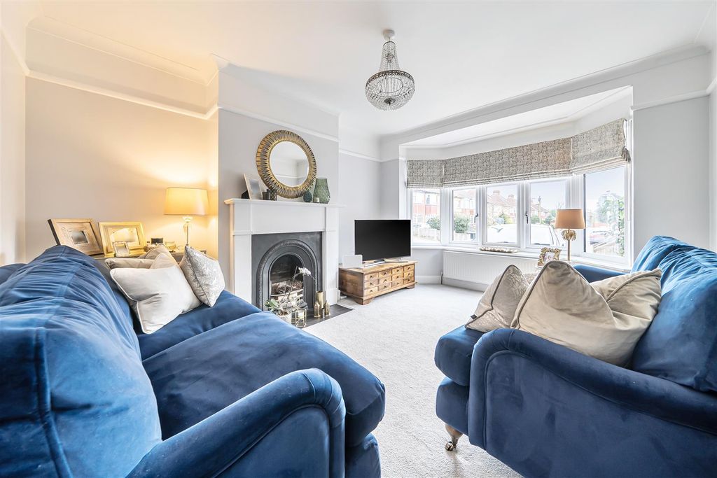 Property photo 3 of 18 Living Room