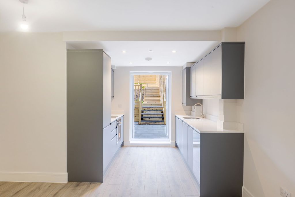 Additional image 8 of 2 bed flat for saleThe Grove, Coulsdon CR5