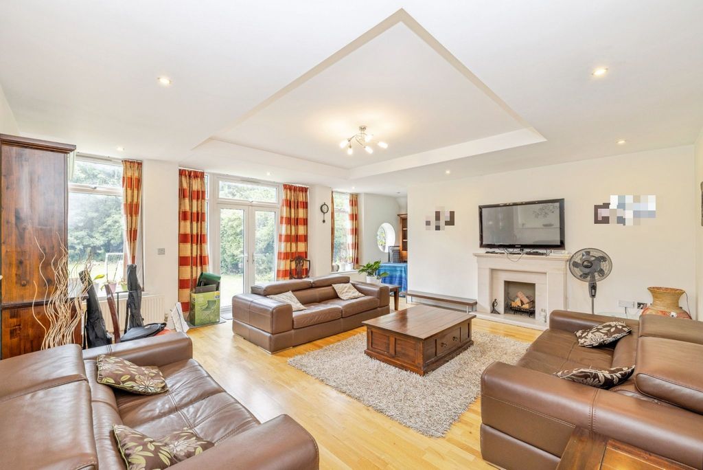 Property photo 2 of 18