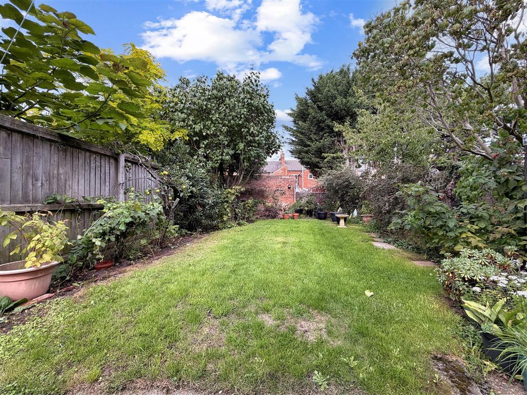 Property photo 3 of 17 Lovely Enclosed Garden 460