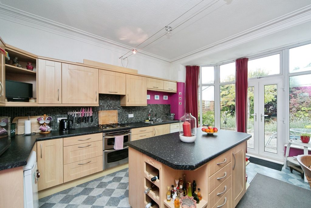 Property photo 2 of 33 Photo