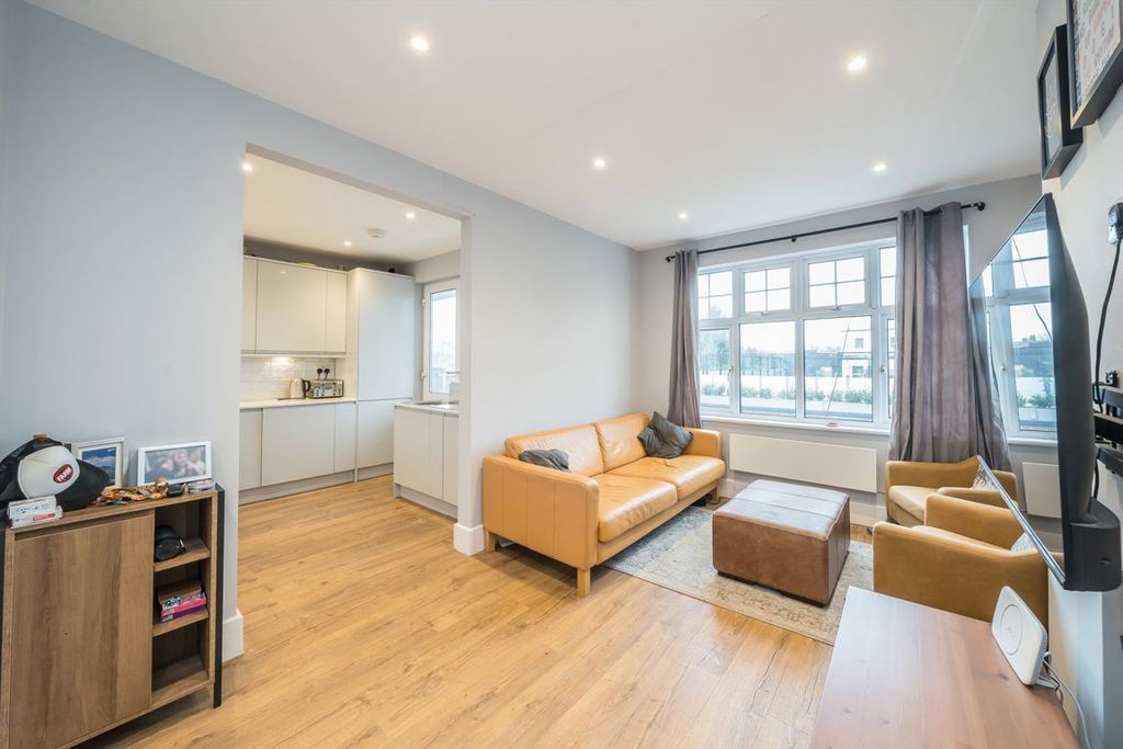 Property photo 3 of 6