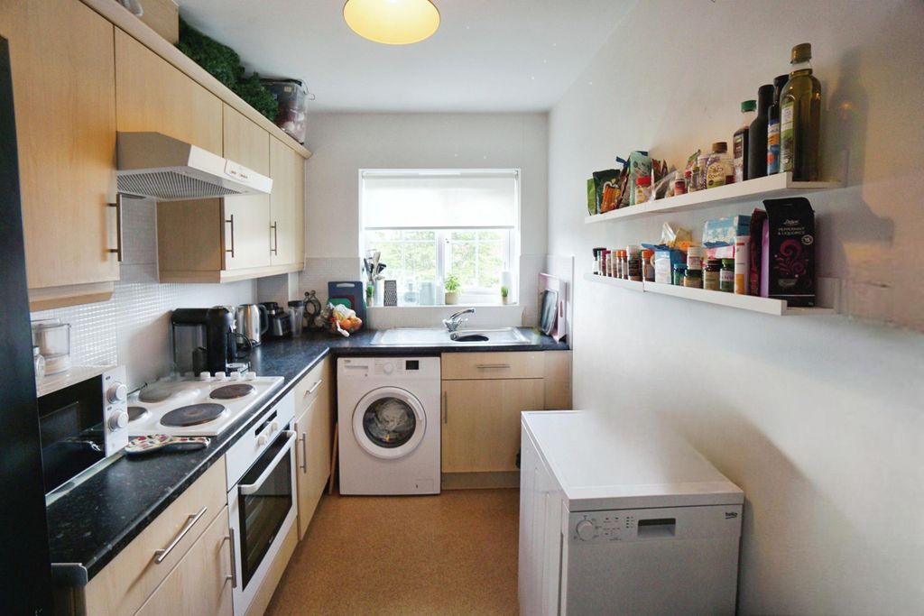 Property photo 2 of 9 Kitchen