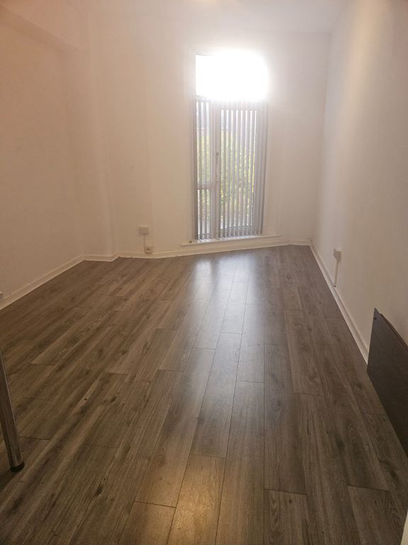 Property photo 3 of 17 Photo 6