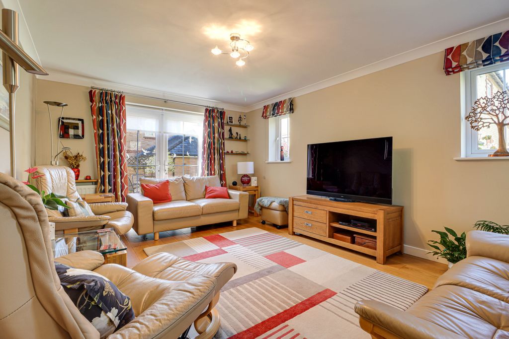 Property photo 2 of 22 Living Room