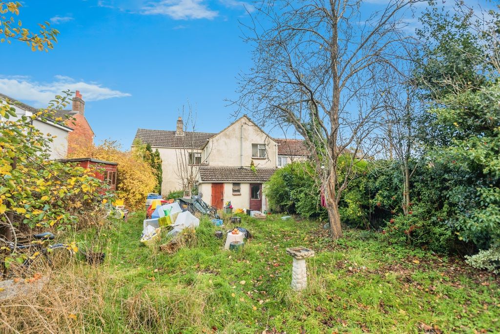 Property photo 3 of 7 Photo