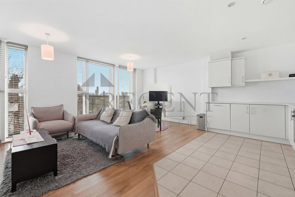 Property photo 1 of 17 (Main)