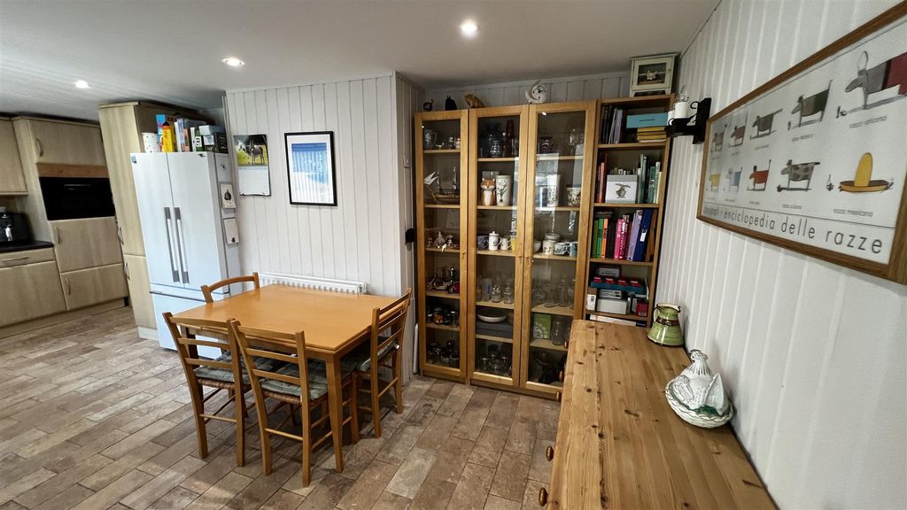Property photo 2 of 26 Kitchen / Dining Room