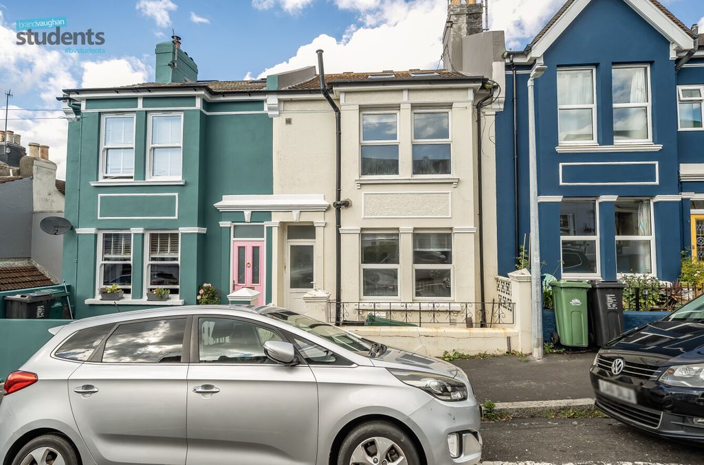 Property photo 1 of 13 1Fd206d9-F4E7-4Af...