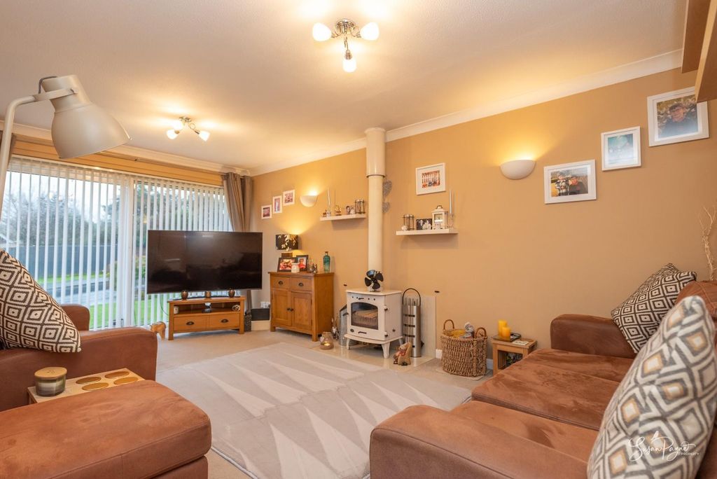 Property photo 3 of 30 Living Room