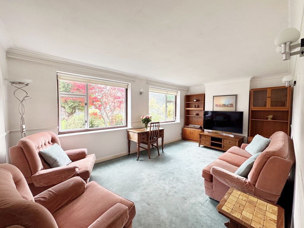 Property photo 2 of 15 Lounge