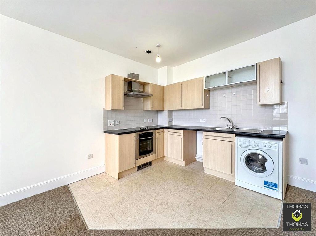 Property photo 3 of 13