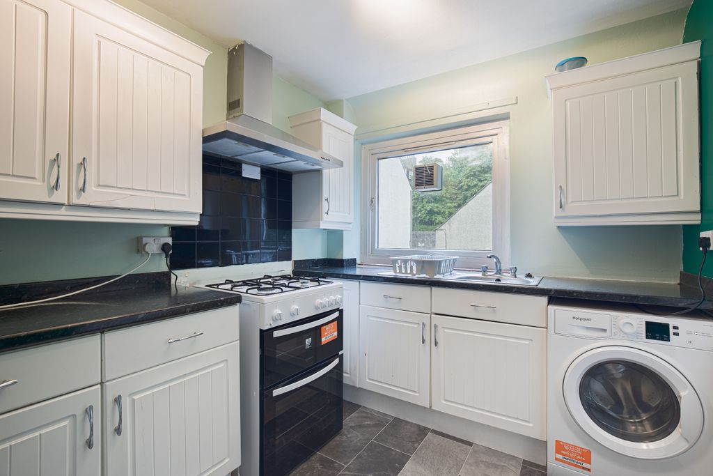 Property photo 3 of 11 Kitchen1