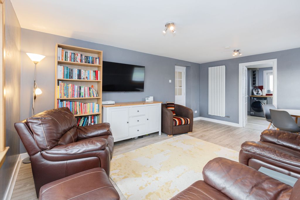 Property photo 1 of 22 Living Room