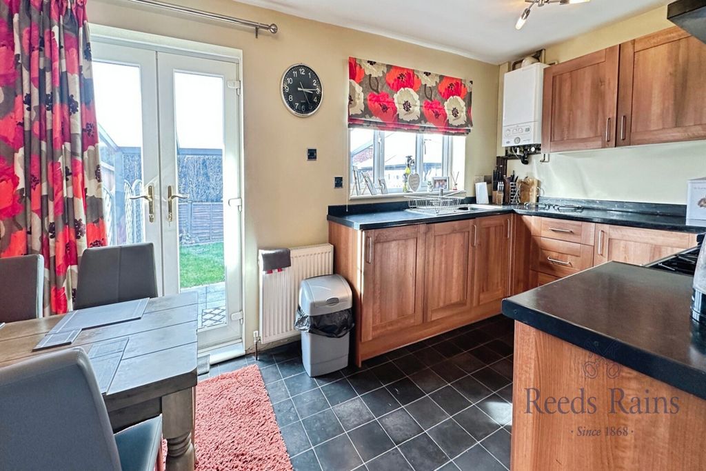 Property photo 3 of 14 Kitchen Diner