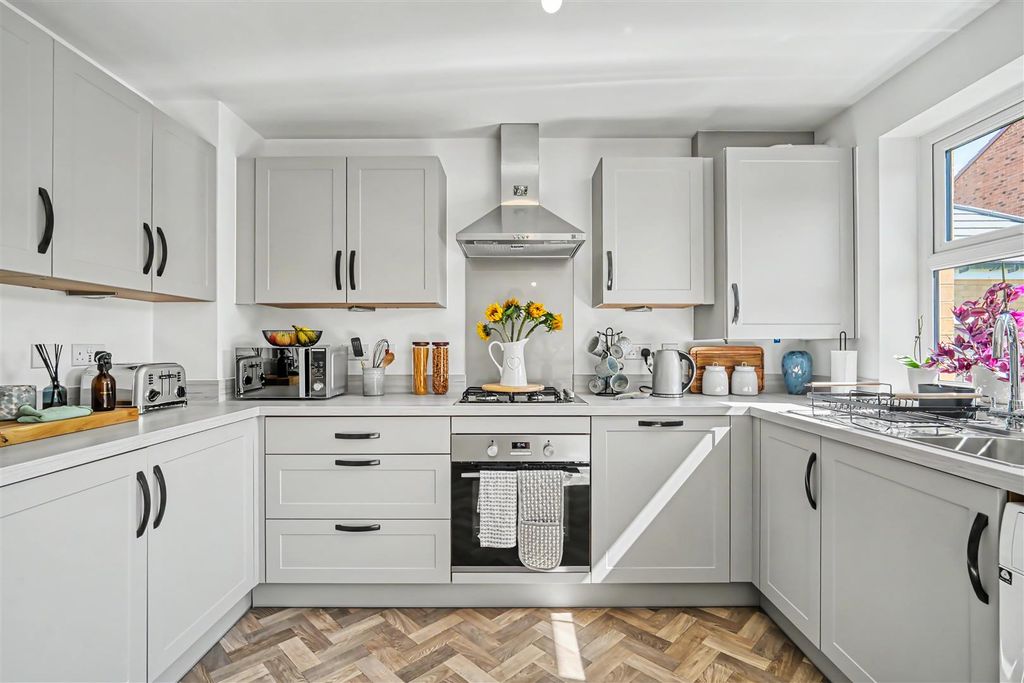 Property photo 2 of 9 Kitchen