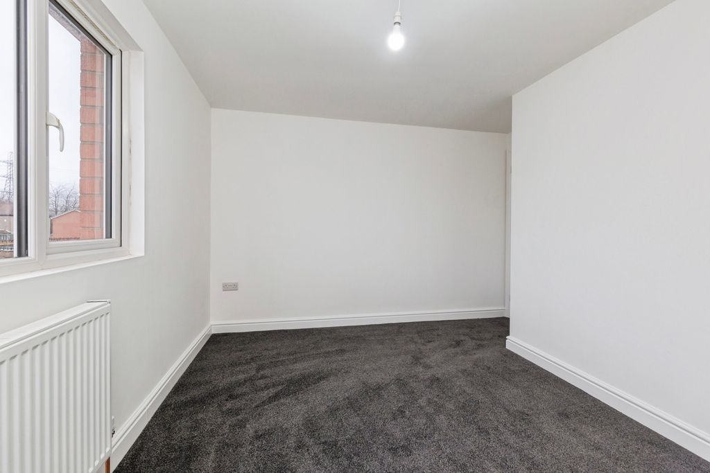 Property photo 3 of 18 Pbox-Img.Jpg