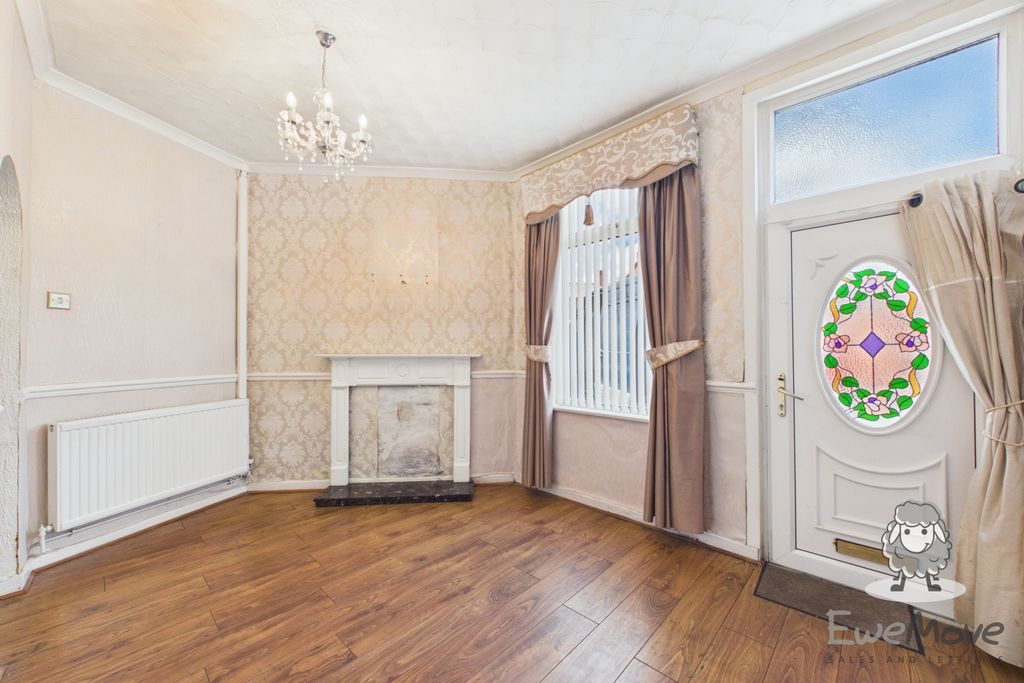 Property photo 2 of 12 11 (14)