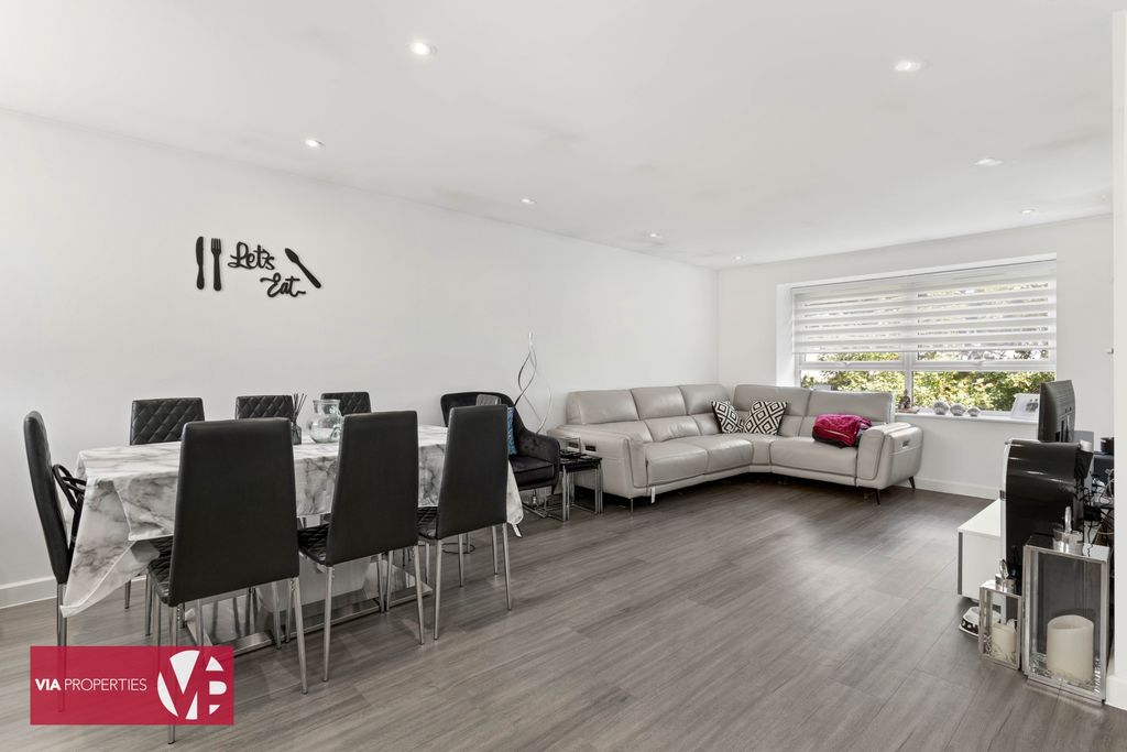 Property photo 2 of 11 Photo 2