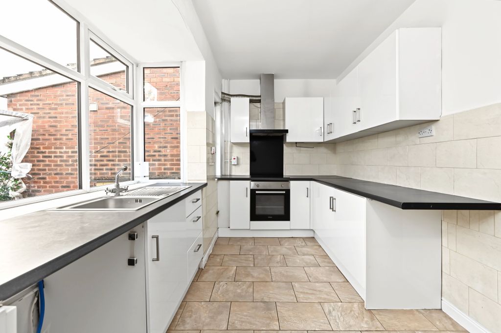 Property photo 2 of 18 Kitchen