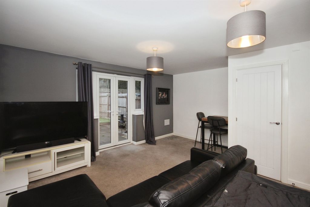 Property photo 3 of 11