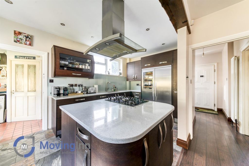 Property photo 3 of 20