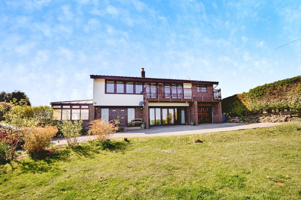 Property photo 2 of 32