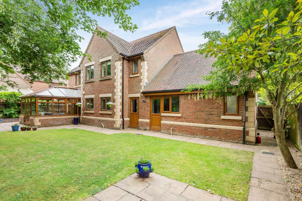 Property photo 2 of 42