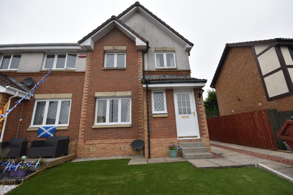 Property photo 1 of 32