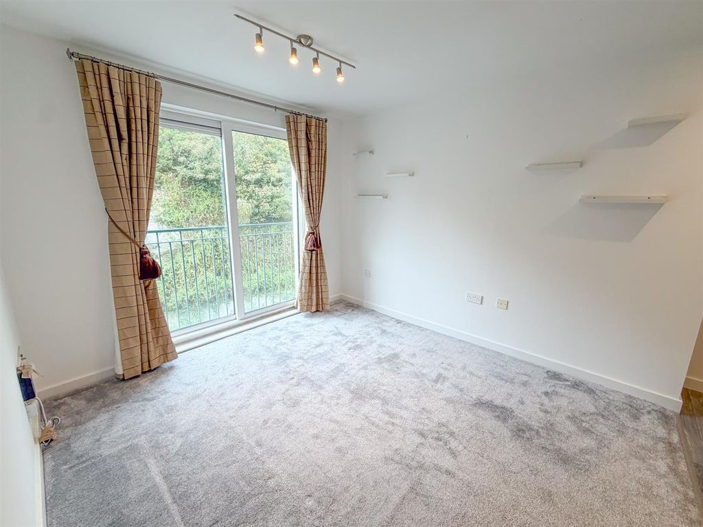 Property photo 3 of 10 Apt 60 Queens-03.Jpg