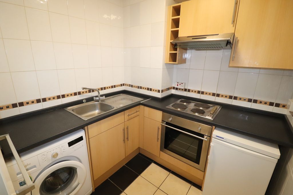 Property photo 3 of 7 Kitchen