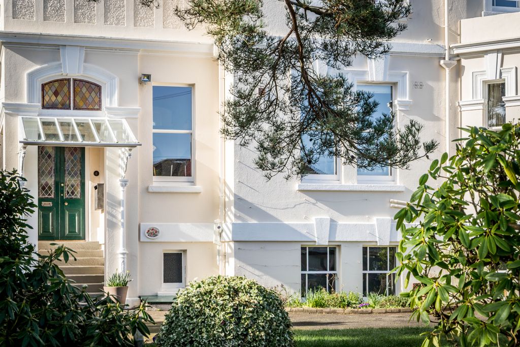 Property photo 3 of 34