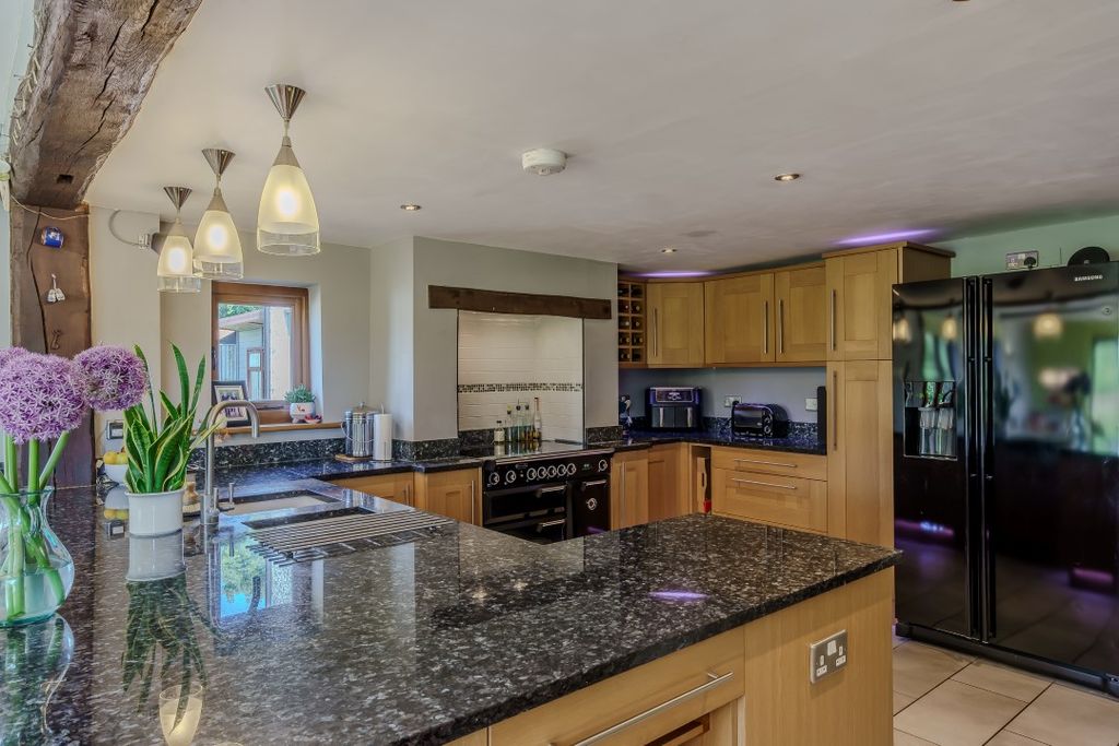 Property photo 2 of 32
