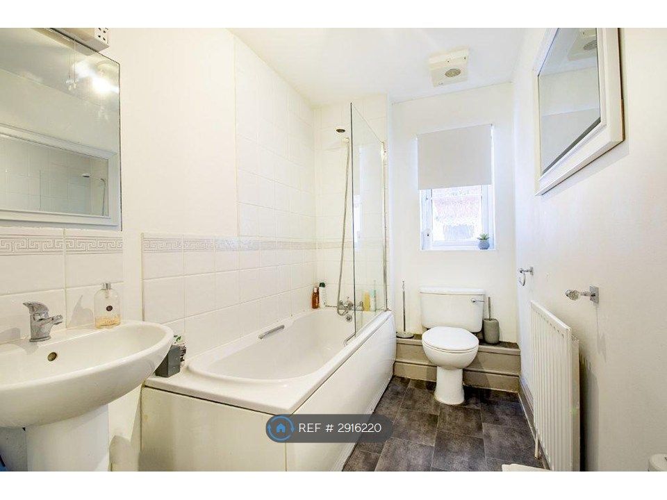 Property photo 2 of 7 Bathroom