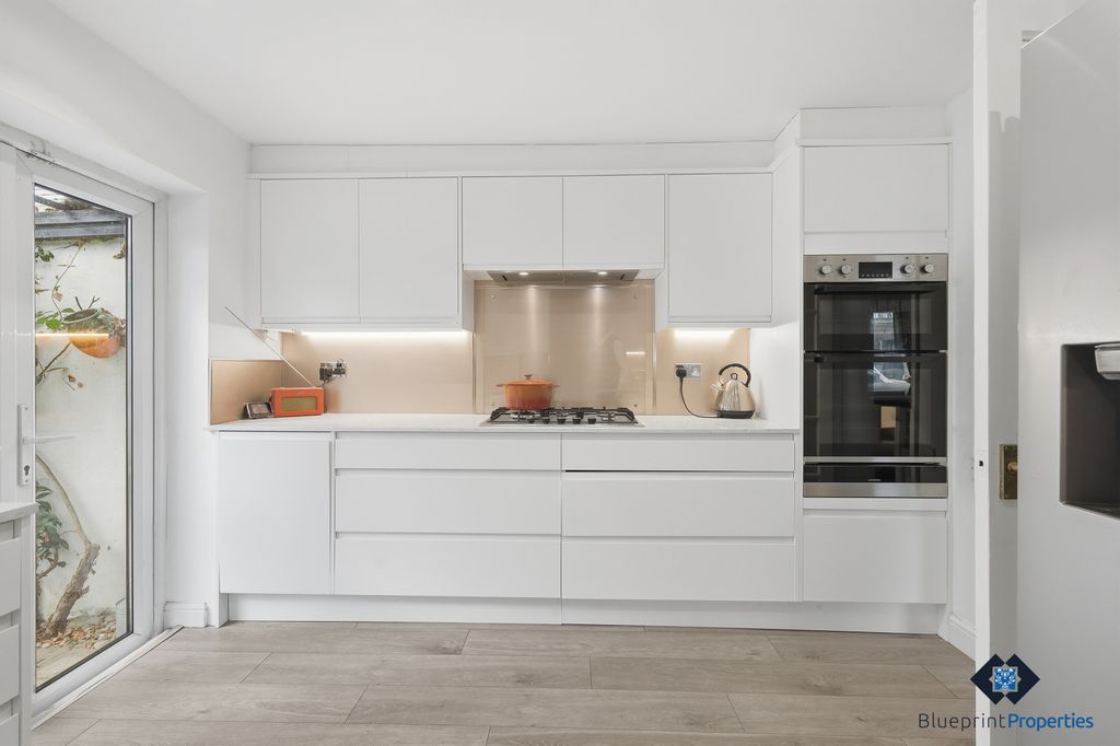 Property photo 3 of 28 Gallery