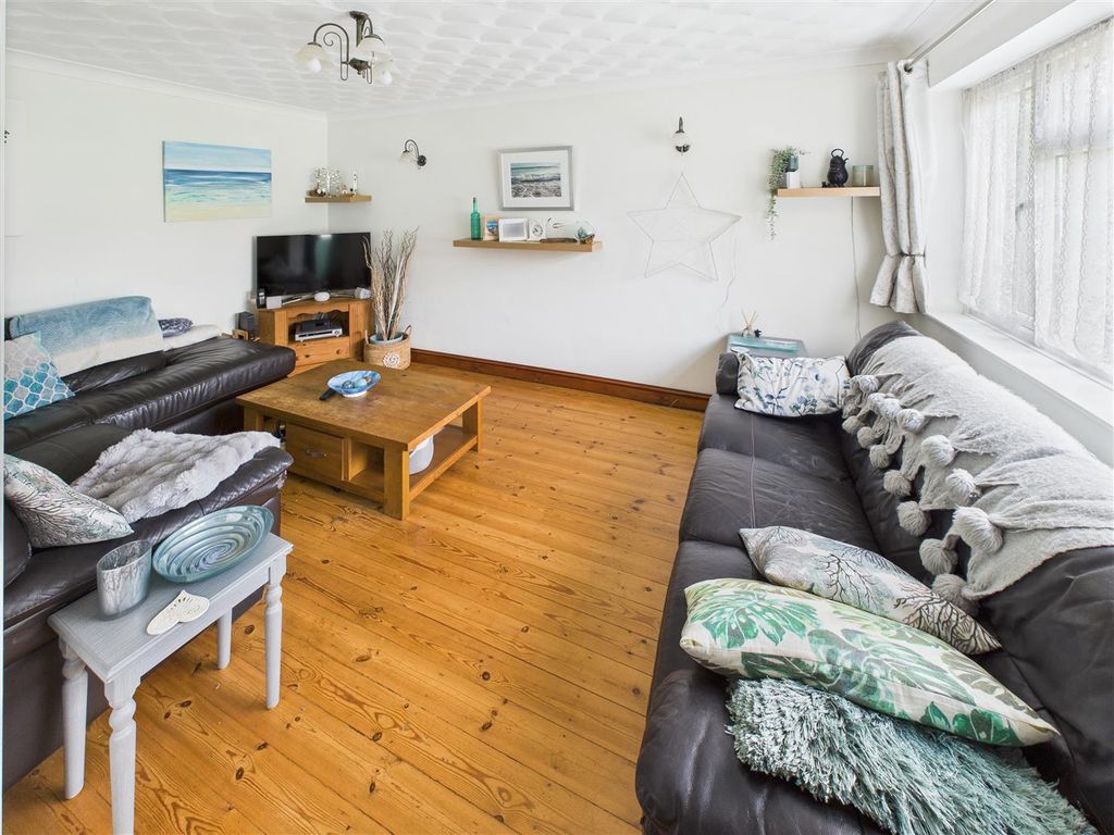 Property photo 3 of 11 19414539_237719448.Jpg