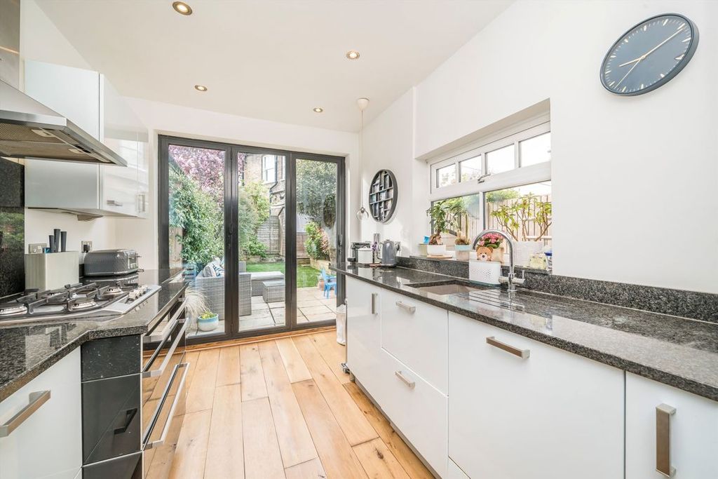 Property photo 3 of 8