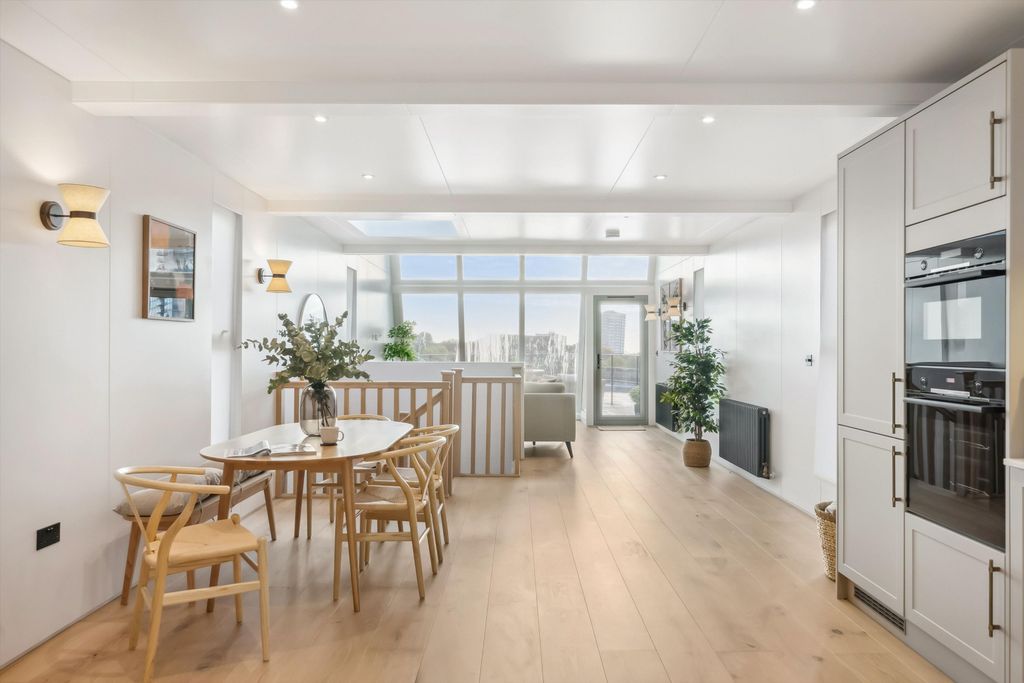 Property photo 3 of 16 Image