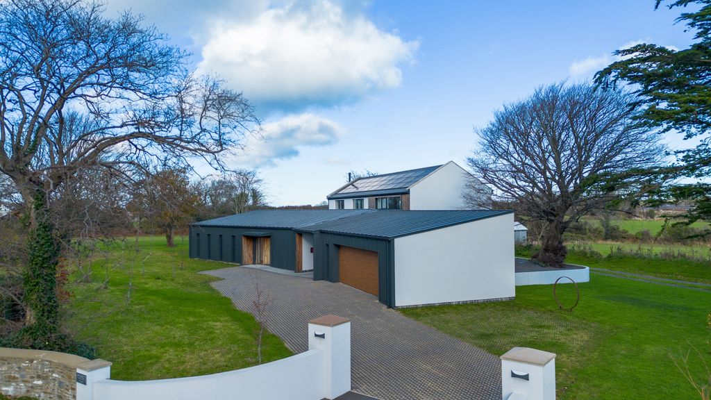 Property photo 1 of 43