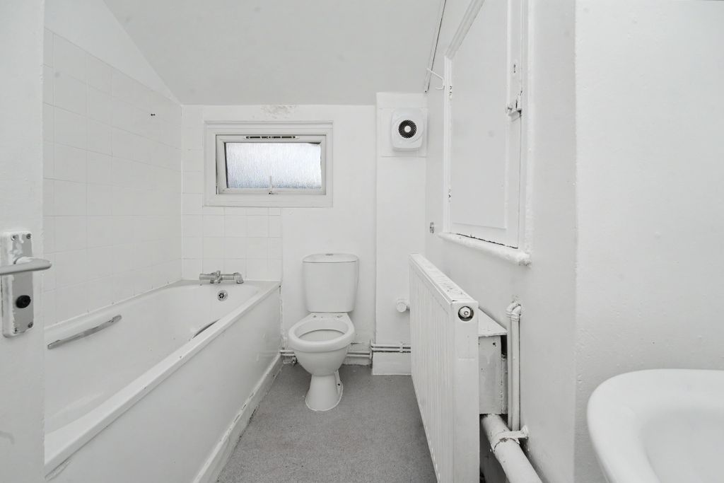 Property photo 2 of 14 27c Fernside Road, Balham, London Sw12 8Ln