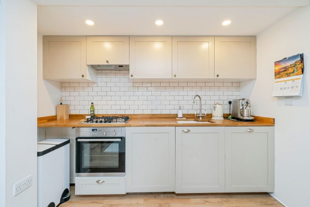 Property photo 3 of 16 Photo