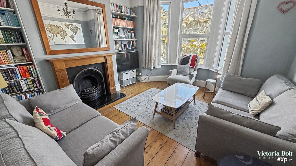 Property photo 2 of 12