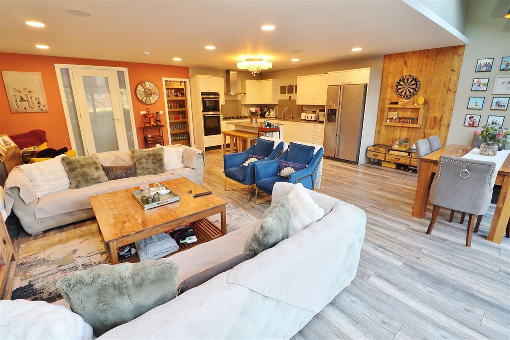 Property photo 2 of 37 Img_5018.Jpg