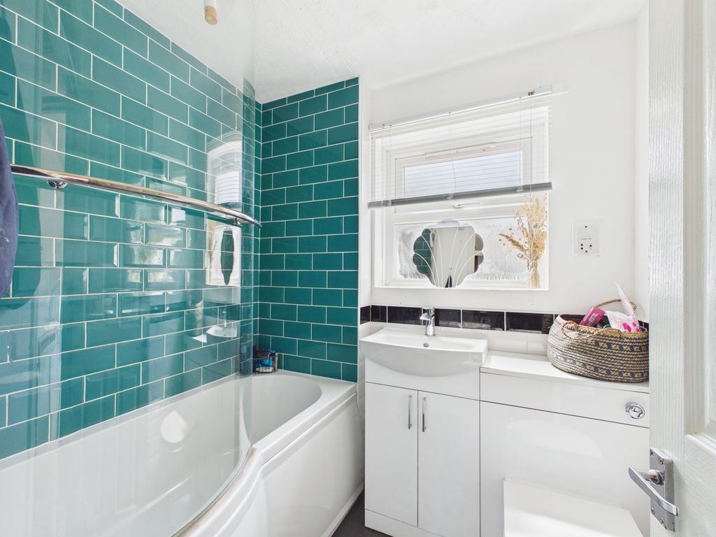 Property photo 3 of 7 Bathroom