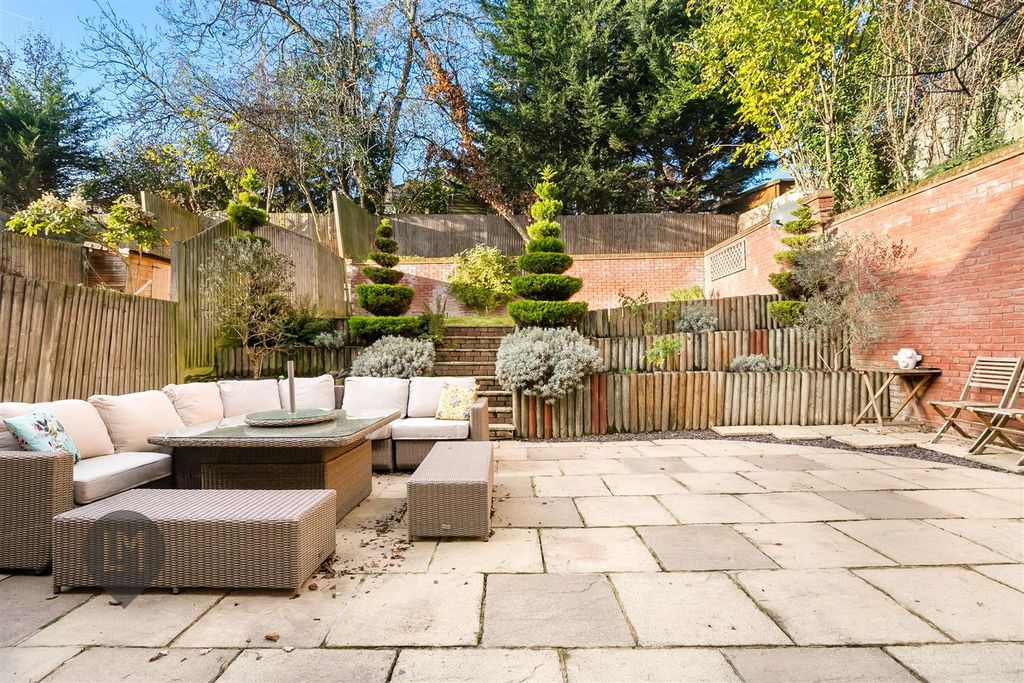 Property photo 3 of 8 Garden